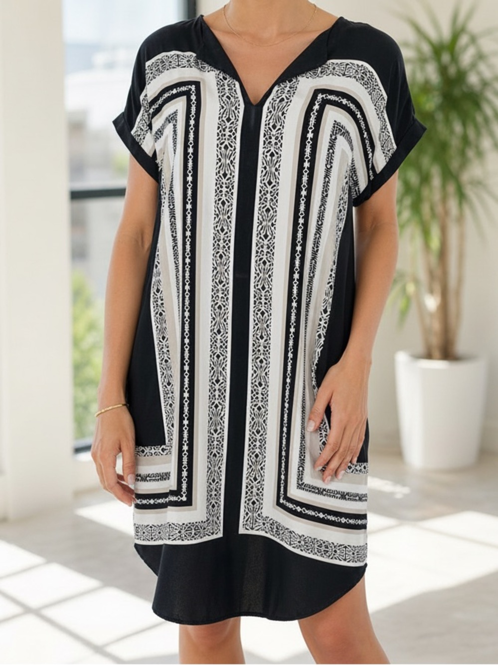 Cynthia Rowley 100% Silk Geometric Shift Dress Black White Border Print Sz 8 EUC